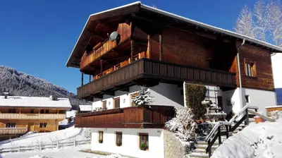Ein allgemeiner Bergblick oder ein Berglick von der Ferienwohnung aus