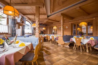 Ein Restaurant oder anderes Speiselokal in der Unterkunft Hotel Restaurant Gradlwirt