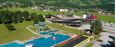 Der Swimmingpool an oder in der Nähe von Ferienwohnung Schweiberer