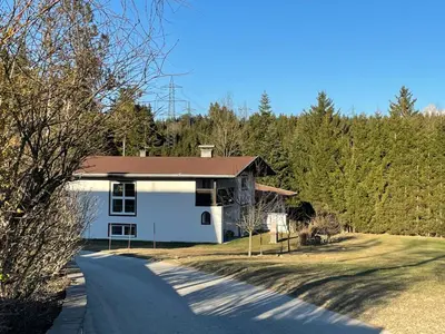 Das Gebäude in dem sich das Ferienhaus befindet