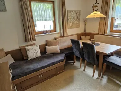 Ein Sitzbereich in der Unterkunft Landhaus Schiestl