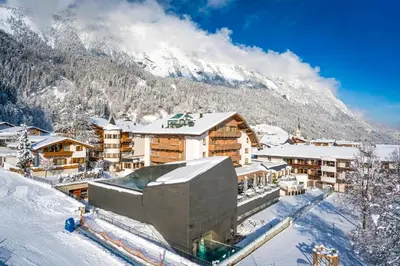 Ein allgemeiner Bergblick oder ein Berglick von des Hotels aus