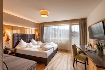 Ein Bett oder Betten in einem Zimmer der Unterkunft Alpen Glück Hotel Kirchberger Hof