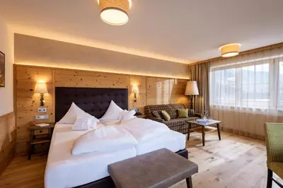 Ein Sitzbereich in der Unterkunft Alpen Glück Hotel Kirchberger Hof