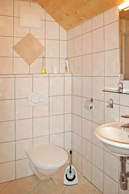 Ein Badezimmer in der Unterkunft Chalet Sturmbachhütte by Interhome