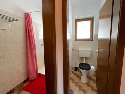 Ein Badezimmer in der Unterkunft Apartment Roggenboden-1 by Interhome