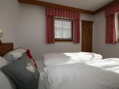 Ein Bett oder Betten in einem Zimmer der Unterkunft Chalet Heisenhaushütte by Interhome