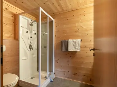 Ein Badezimmer in der Unterkunft Chalet Talbach by Interhome