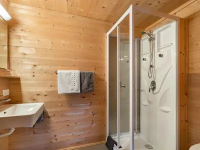 Ein Badezimmer in der Unterkunft Chalet Talbach by Interhome