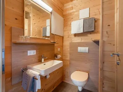 Ein Badezimmer in der Unterkunft Chalet Talbach by Interhome