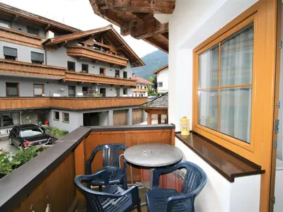 Ein Balkon oder eine Terrasse in der Unterkunft Apartment Lechners Wohnwelt-1 by Interhome