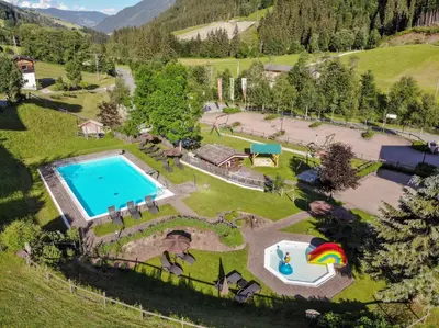 Der Swimmingpool an oder in der Nähe von Familienhotel Lengauer Hof
