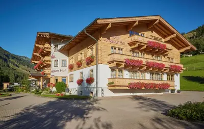 Ein allgemeiner Bergblick oder ein Berglick von des Hotels aus