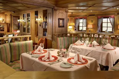 Ein Restaurant oder anderes Speiselokal in der Unterkunft Boutique-Hotel Bauer