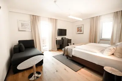 Ein Bett oder Betten in einem Zimmer der Unterkunft Hotel & Appartements Tiroler Buam