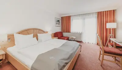 Ein Bett oder Betten in einem Zimmer der Unterkunft Hotel & Appartements Tiroler Buam