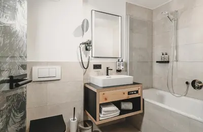 Ein Badezimmer in der Unterkunft Hotel & Appartements Tiroler Buam