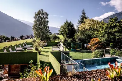 Ein allgemeiner Bergblick oder ein Berglick von des Hotels aus