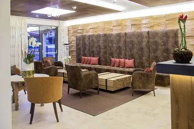Ein Sitzbereich in der Unterkunft Hotel am Reiterkogel