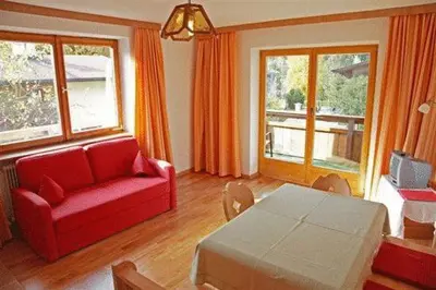 Ein Sitzbereich in der Unterkunft Appartements Strobl