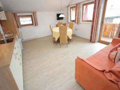 Ein Sitzbereich in der Unterkunft Spacious Apartment in Uderns near Ski Area
