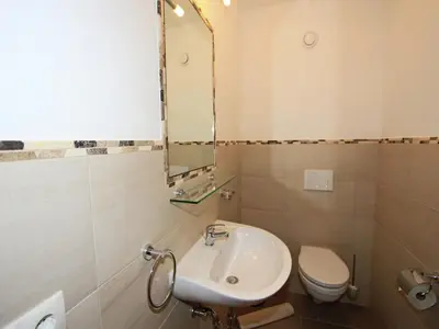 Ein Badezimmer in der Unterkunft Apartment in Aschau near Hochzillertal Slopes