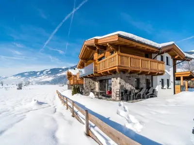 Chalet in Niedernsill near Ski Slopes im Winter