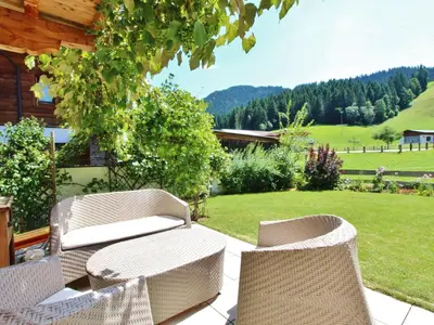 Ein allgemeiner Bergblick oder ein Berglick von des Chalets aus