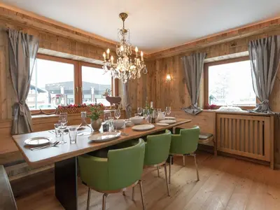 Ein Restaurant oder anderes Speiselokal in der Unterkunft Chalet in Ellmau near Ski Lift