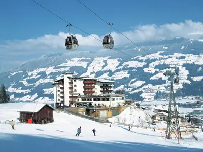 Holiday home in Kaltenbach near ski lift im Winter
