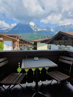 Ein allgemeiner Bergblick oder ein Berglick von der Ferienwohnung aus