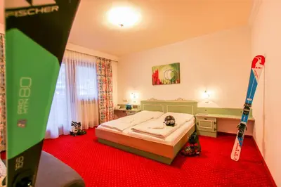 Ein Bett oder Betten in einem Zimmer der Unterkunft HELI'S Bed & Breakfast
