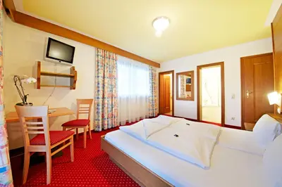 Ein Bett oder Betten in einem Zimmer der Unterkunft HELI'S Bed & Breakfast