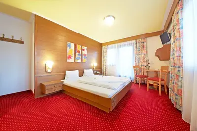 Ein Bett oder Betten in einem Zimmer der Unterkunft HELI'S Bed & Breakfast