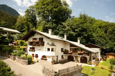 Ein allgemeiner Bergblick oder ein Berglick von der Ferienwohnung aus
