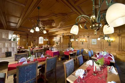 Ein Restaurant oder anderes Speiselokal in der Unterkunft Hotel Wiesenegg