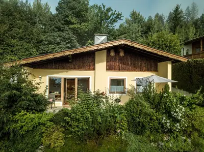 Das Gebäude in dem sich das Ferienhaus befindet