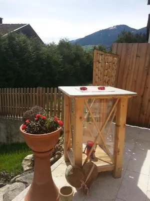 Ein allgemeiner Bergblick oder ein Berglick von des Ferienhauses aus