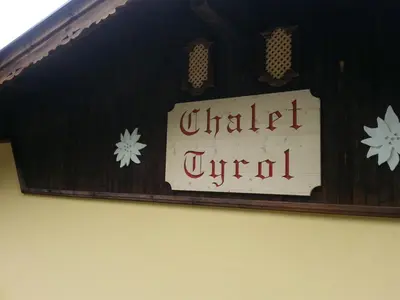 Ein Zertifikat, Auszeichnung, Logo oder anderes Dokument, das in der Unterkunft Chalet Tyrol ausgestellt ist