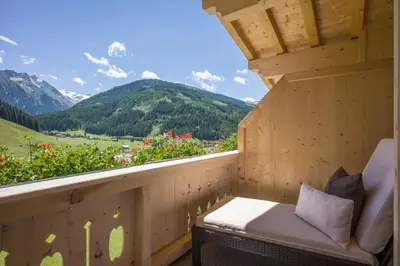 Ein allgemeiner Bergblick oder ein Berglick von der Ferienwohnung aus