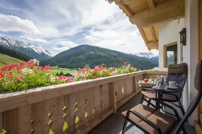 Ein allgemeiner Bergblick oder ein Berglick von der Ferienwohnung aus