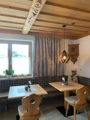 Ein Sitzbereich in der Unterkunft Landhof Aigner