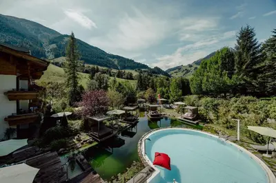 Ein allgemeiner Bergblick oder ein Berglick von des Hotels aus
