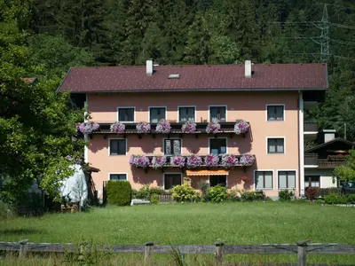 Das Gebäude in dem sich das Bed & Breakfast befindet