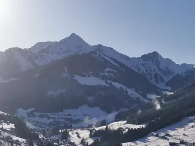 Ein allgemeiner Bergblick oder ein Berglick von der Ferienwohnung aus