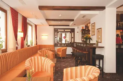Ein Sitzbereich in der Unterkunft Hotel Alphof Alpbach