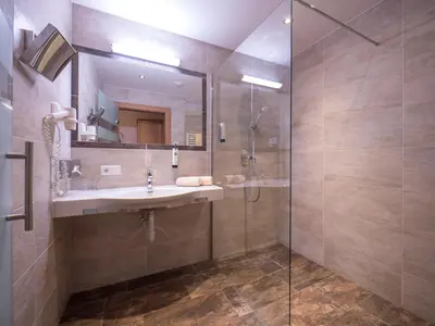 Ein Badezimmer in der Unterkunft Hotel Alphof Alpbach