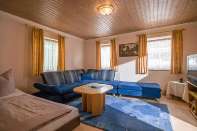 Ein Sitzbereich in der Unterkunft Landgasthof Oberlander