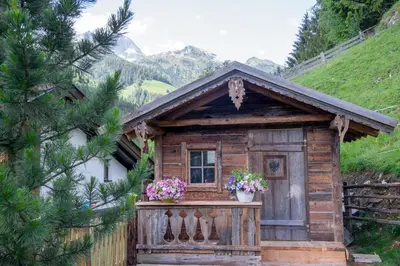 Ein allgemeiner Bergblick oder ein Berglick von der Pension aus