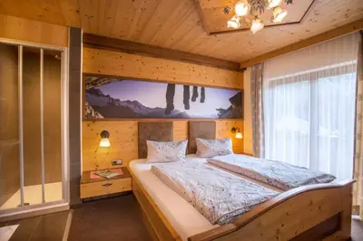 Ein Bett oder Betten in einem Zimmer der Unterkunft Pension Alpengruss